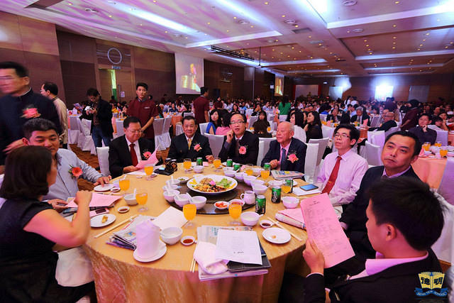 明德正校宏愿楼基联欢晚宴21